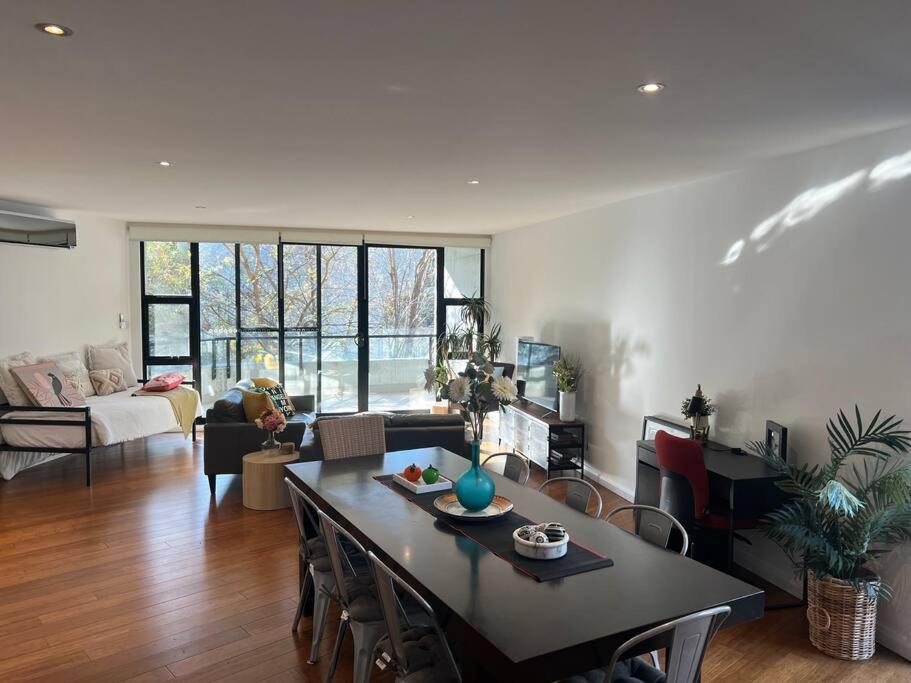 Large Executive 3 Bedroom Yarralumla Zewnętrze zdjęcie