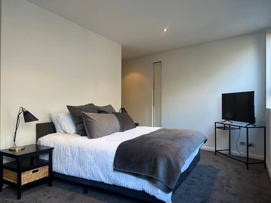 Large Executive 3 Bedroom Yarralumla Zewnętrze zdjęcie